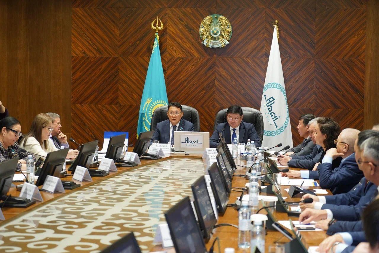 Абай облысы мәслихатының ХХХІІ сессиясы өтті