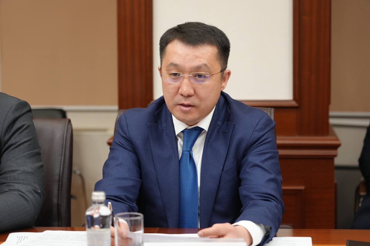 Көлік министрі «Exim Finance» директорлар кеңесінің Төрағасымен кездесті