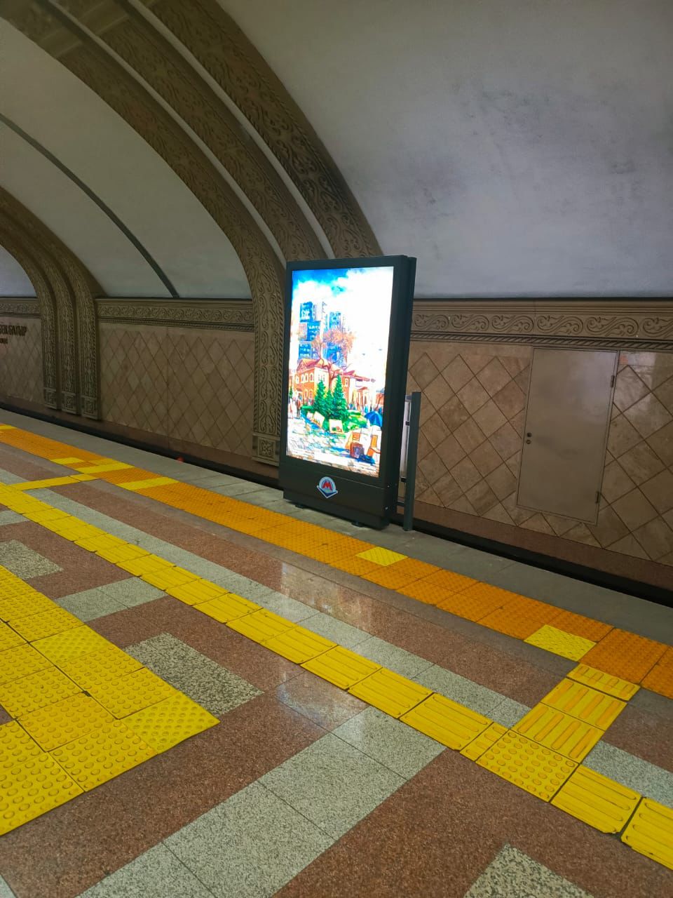Метрополитен Алматы тестирует новые ограждения с двойной функцией