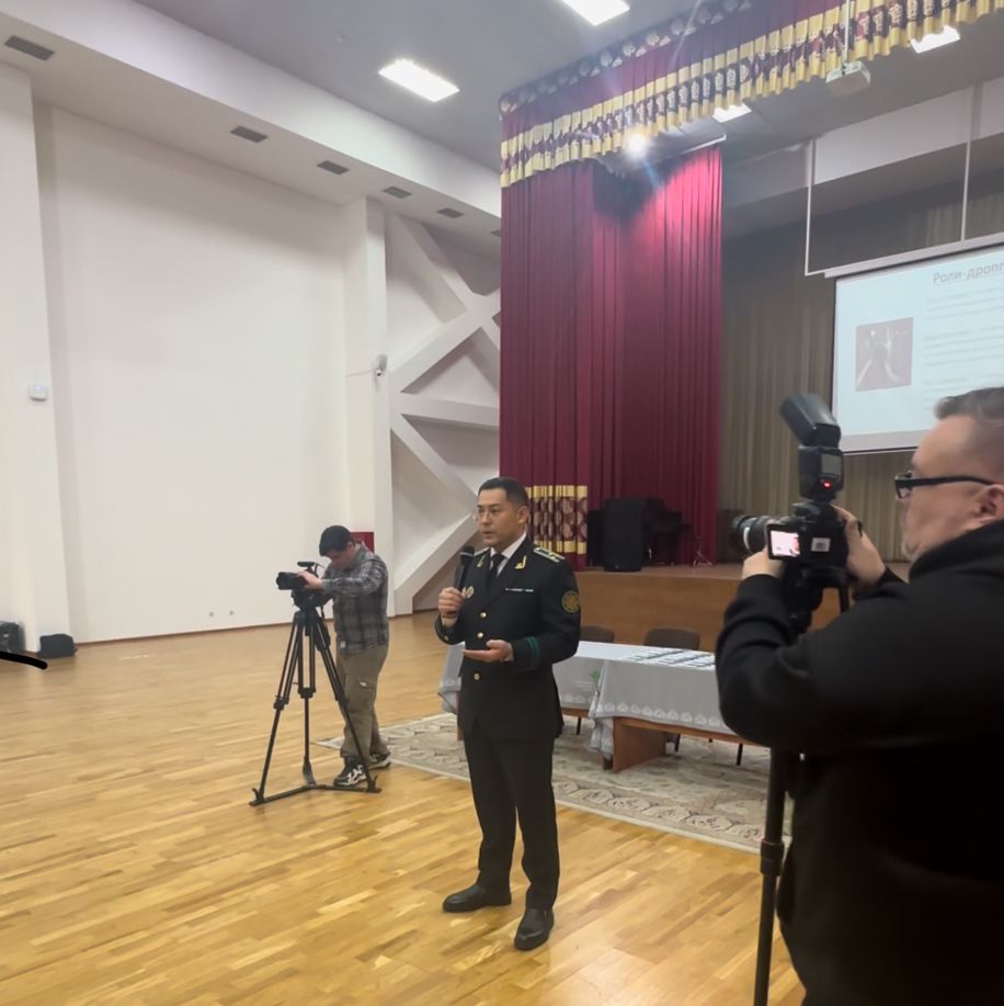 Назарбаев Зияткерлік мектебінің 9 сынып оқушыларымен "тамшылар кім және бұл неге қауіпті"тақырыбында кездесу.