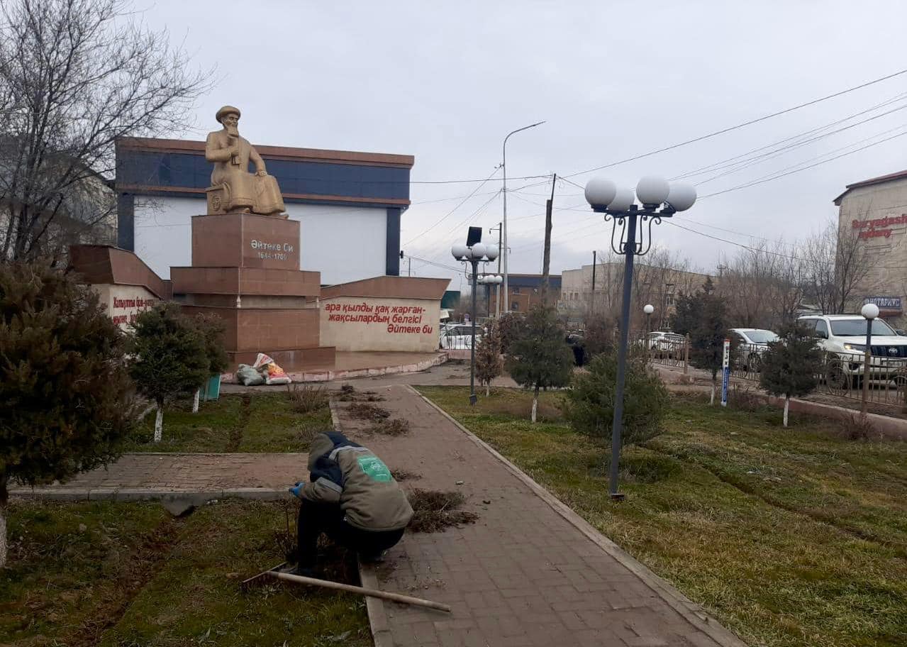 ТҮРКІСТАН: САРЫАҒАШТА ТАЗАЛЫҚ ЖҰМЫСТАРЫ ЖҮРГІЗІЛІП, 2 ТОННАҒА ЖУЫҚ ҚОҚЫС ШЫҒАРЫЛДЫ