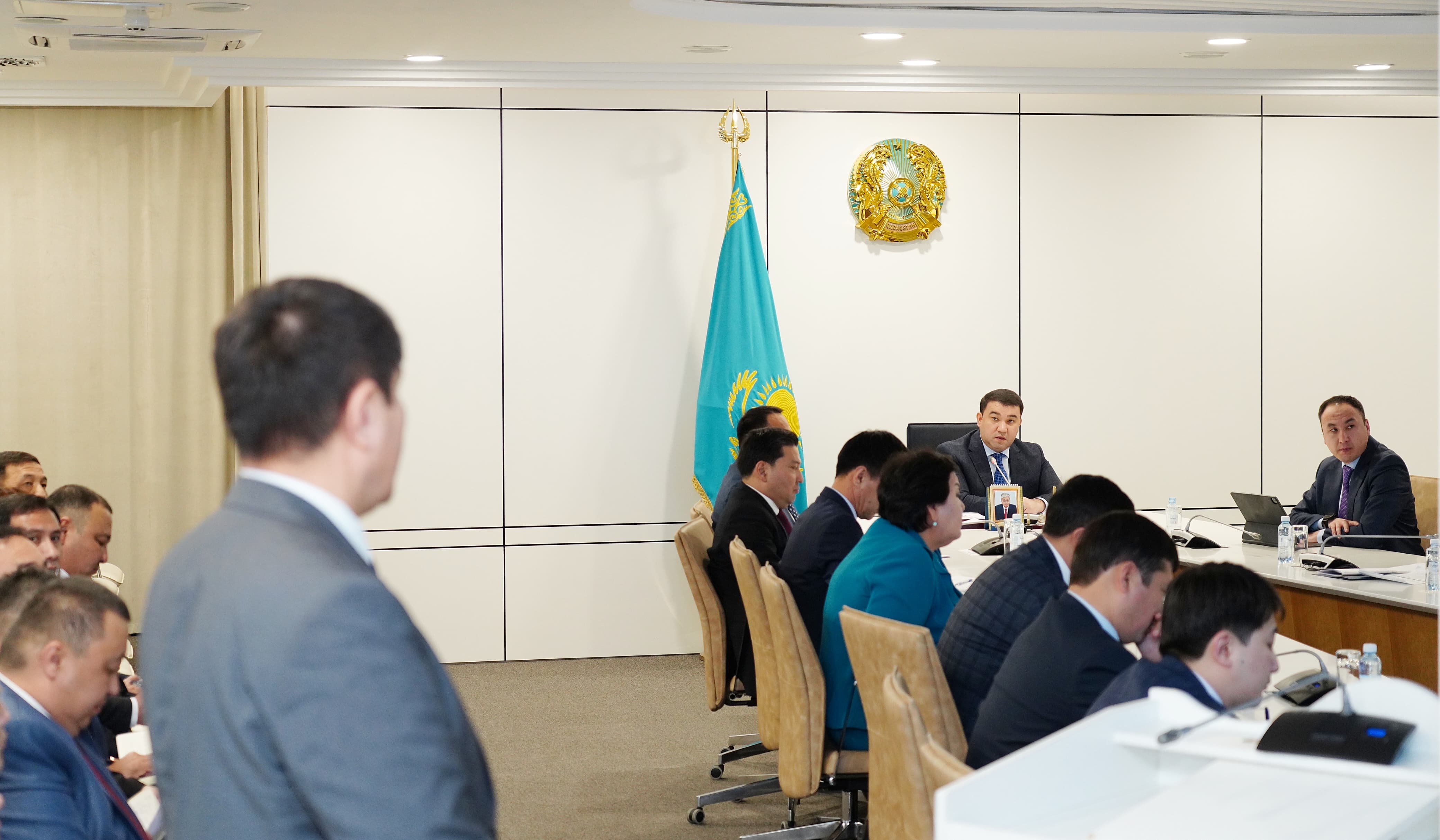Н.КӨШЕРОВ: «АЛДЫМЕН ЖЕРГІЛІКТІ МАМАНДАРДЫ ЖҰМЫСҚА АЛУ КЕРЕК»