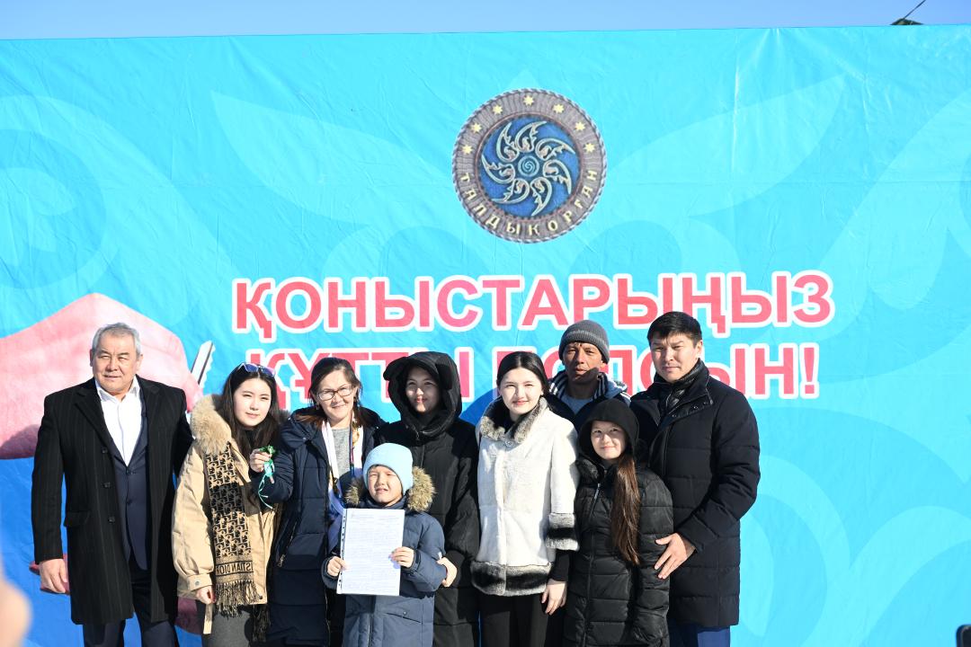 Қоныстой иелері қала әкімімен бірге