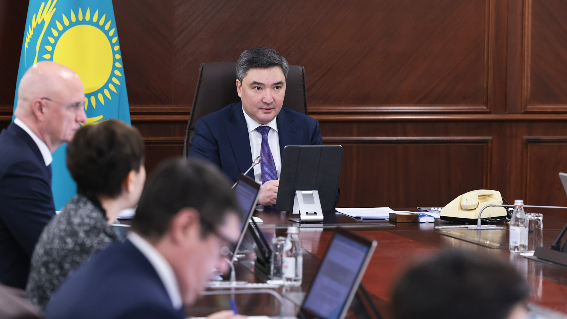 ҮКІМЕТТЕ КӨКТЕМГІ ЕГІС ЖҰМЫСТАРЫНА ДАЙЫНДЫҚ БАРЫСЫ: ТИІМДІЛІГІ ЖОҒАРЫ ДАҚЫЛДАР АЛҚАБЫН ҰЛҒАЙТУ ЖӘНЕ ҚАРАЖАТТЫҢ МАҚСАТТЫ ЖҰМСАЛУЫН БАҚЫЛАУ МӘСЕЛЕСІ ҚАРАЛДЫ