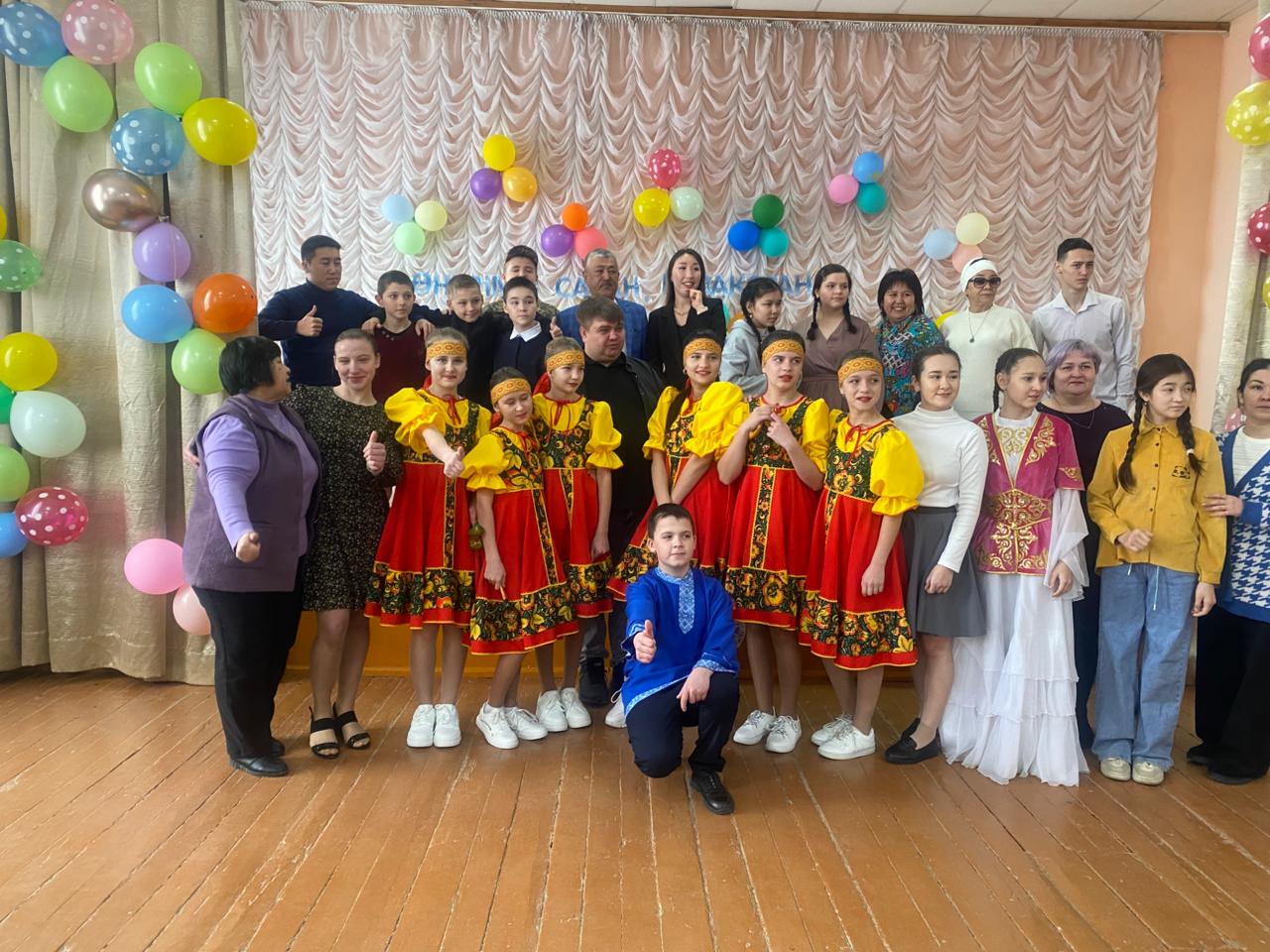 Кырым ауылында "Онеріміз саган Казакстан" атты аудандык керкеменерпаздар байкауы етті.