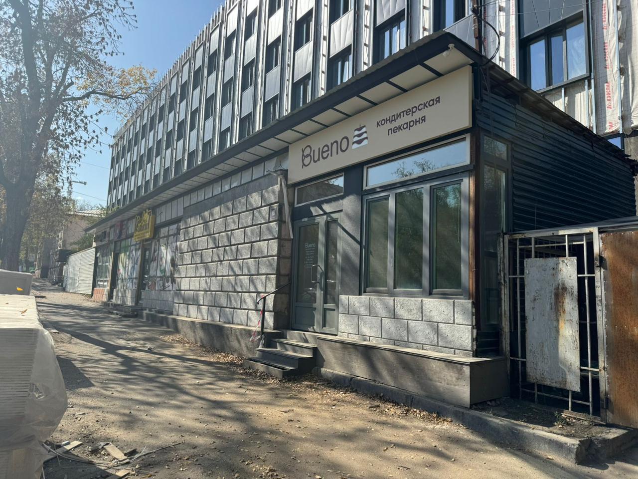 Торговый павильон в центре Алматы снесли по решению суда