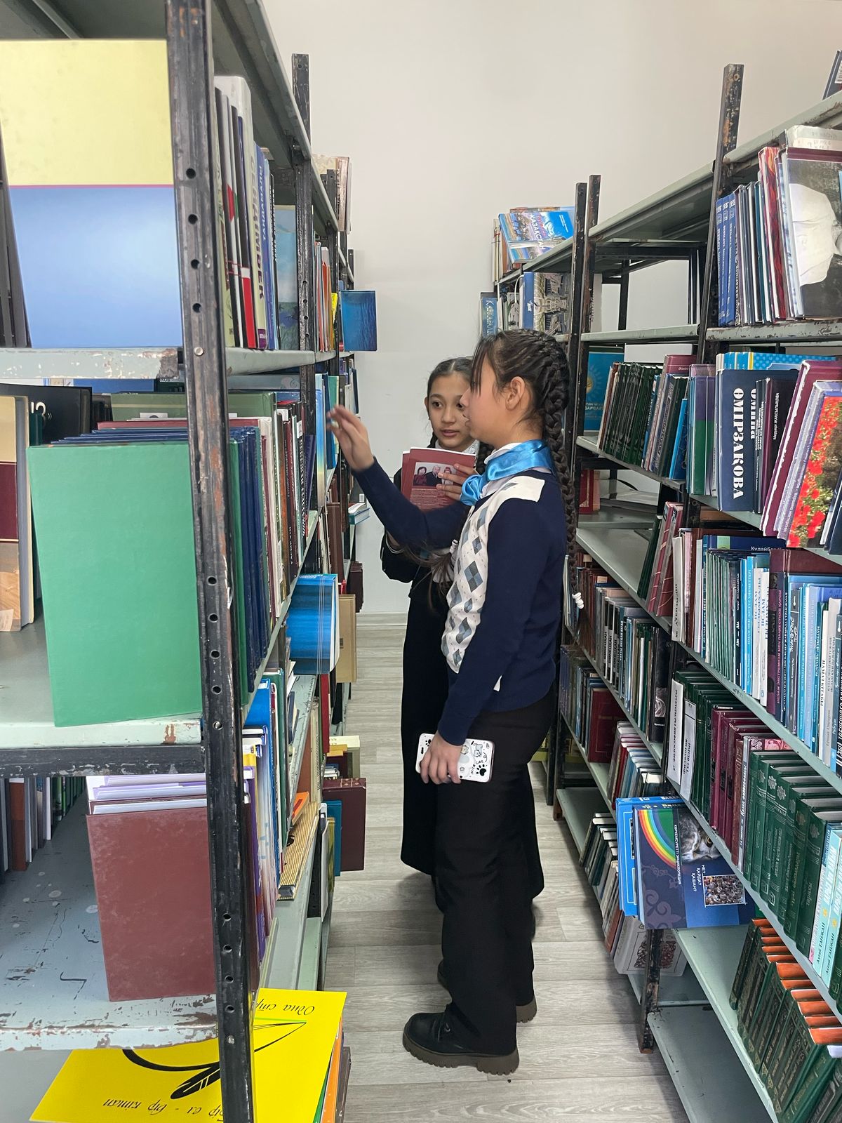 В Ескельдинском сельском библиотеке прошел челлендж “Шын жүректен кітап сыйла!”