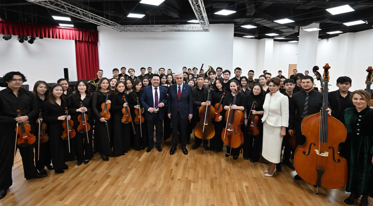 Қасым-Жомарт Тоқаев Күләш Байсейітова атындағы Қазақ ұлттық өнер университетінде жүргізіліп жатқан қайта жөндеу жұмыстарының барысымен танысты