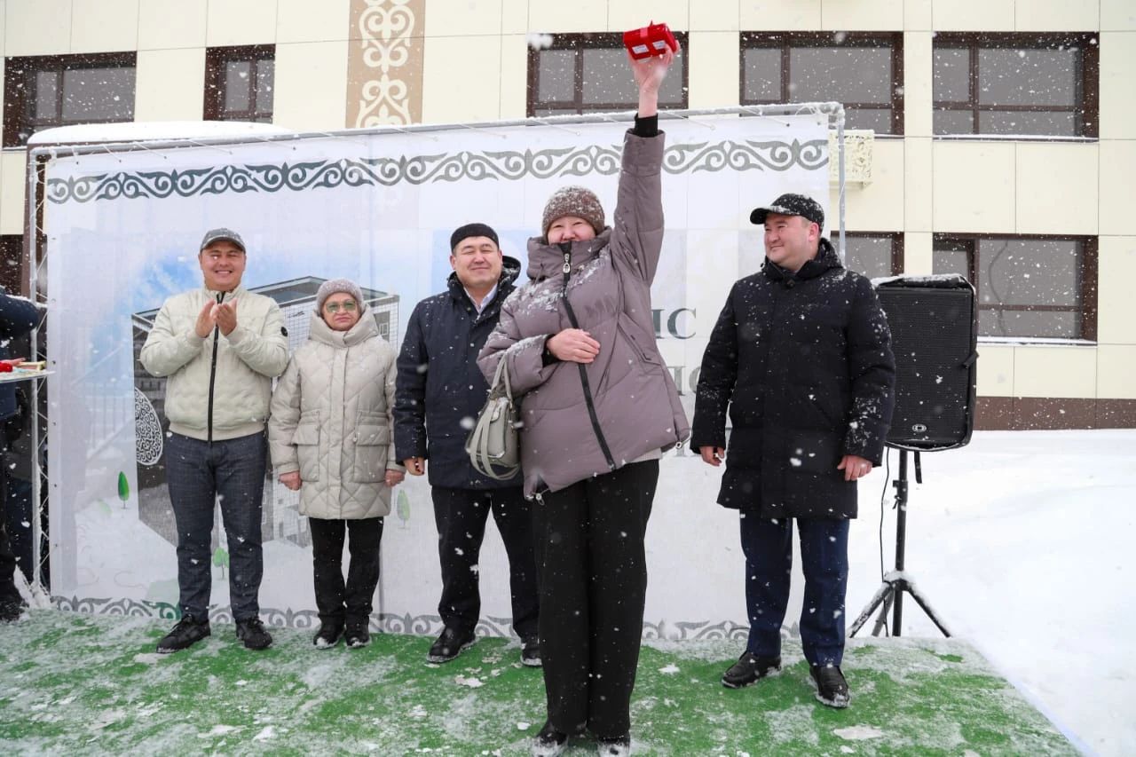 Өскеменде 20 отбасына пәтер кілті табысталды