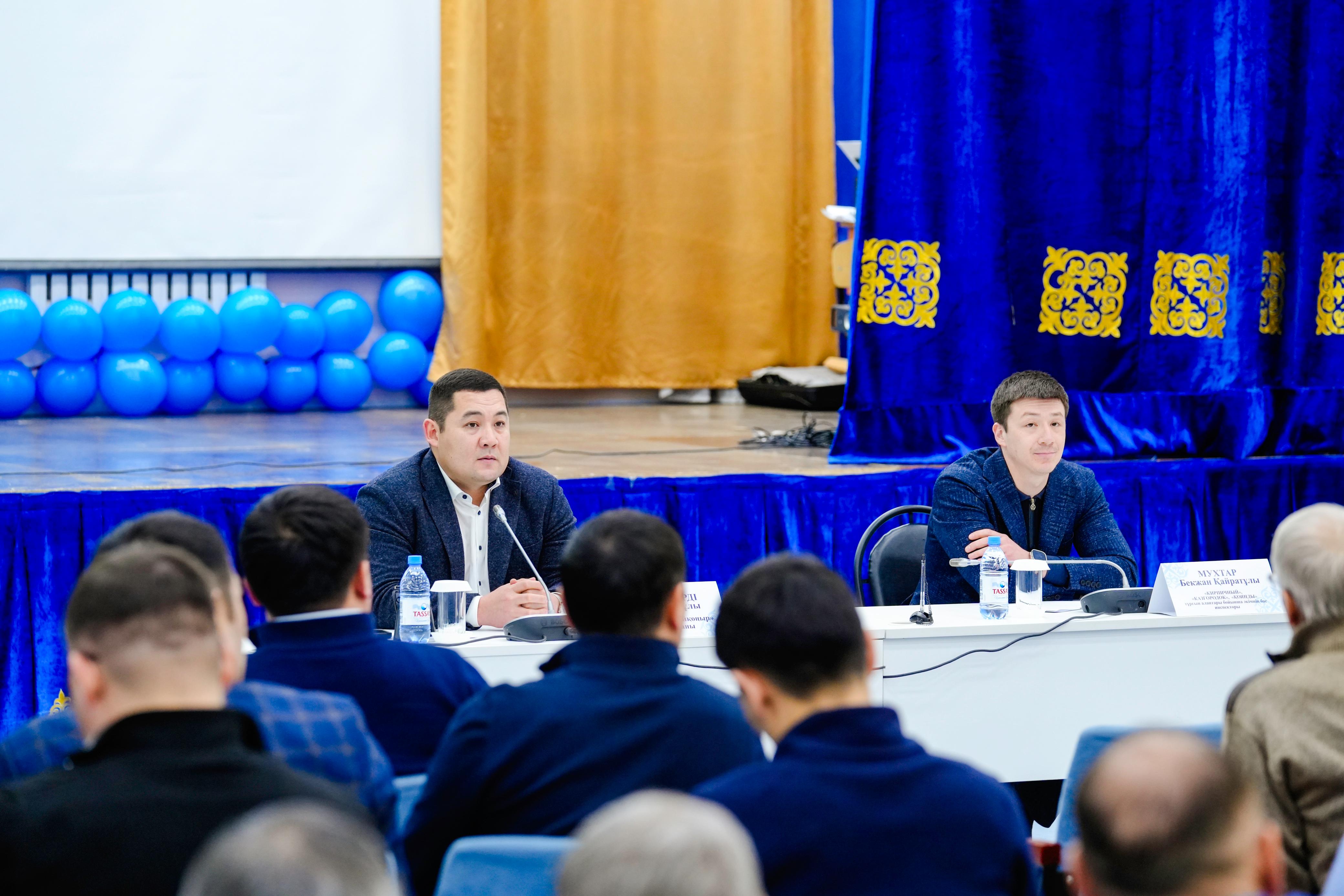 Аким района встретился с жителями жилого массива «Казгородок» и дачного массива «Коянды»