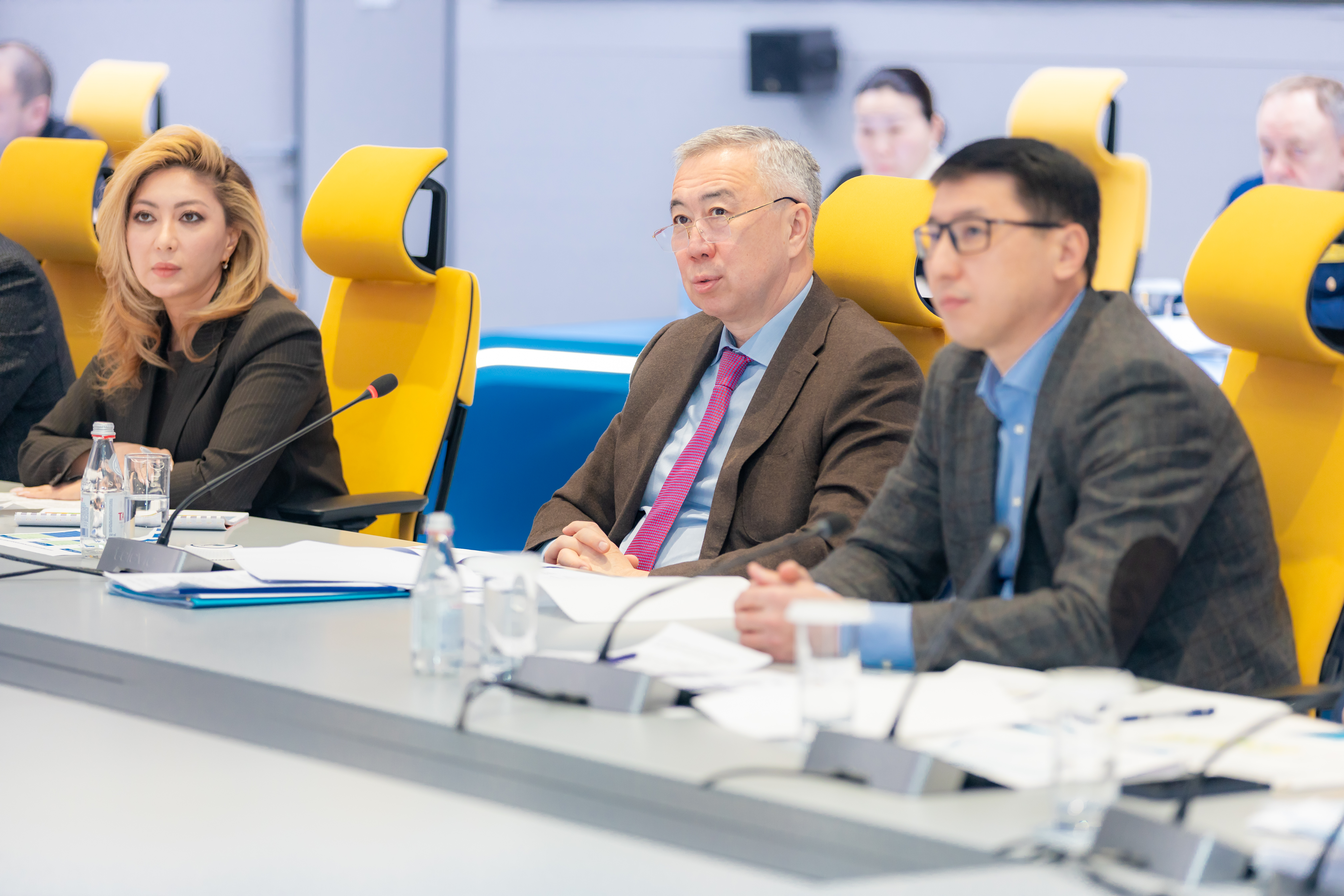Көкөніс қорын пайдалану және апта сайынғы жәрмеңкелер: Серік Жұманғарин әлеуметтік маңызы бар азық-түлік бағасын тұрақтандыру бойынша жиналыс өткізді