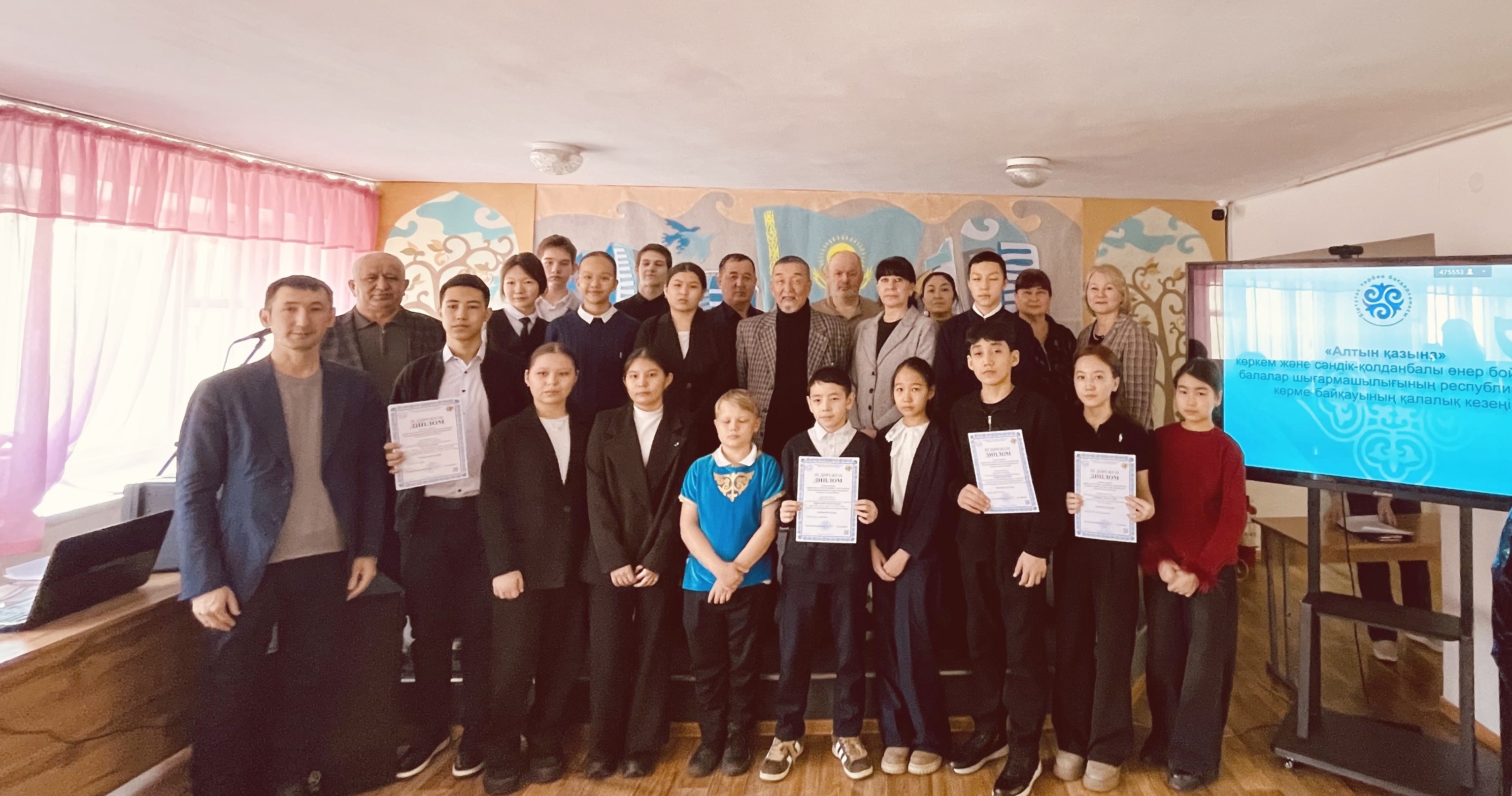 Қала оқушыларының сәндік-қолданбалы шығармашылығы