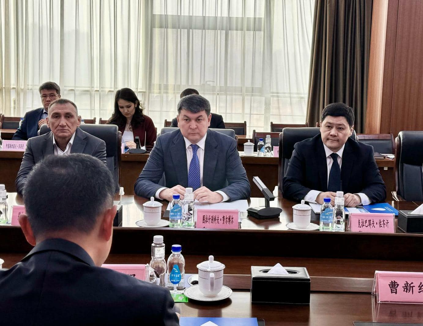 ТҮРКІСТАН ОБЛЫСЫНЫҢ ДЕЛЕГАЦИЯСЫ ҚЫТАЙ ЕЛІНІҢ ІРІ КОМПАНИЯЛАРЫМЕН КЕЛІССӨЗДЕР ЖҮРГІЗДІ