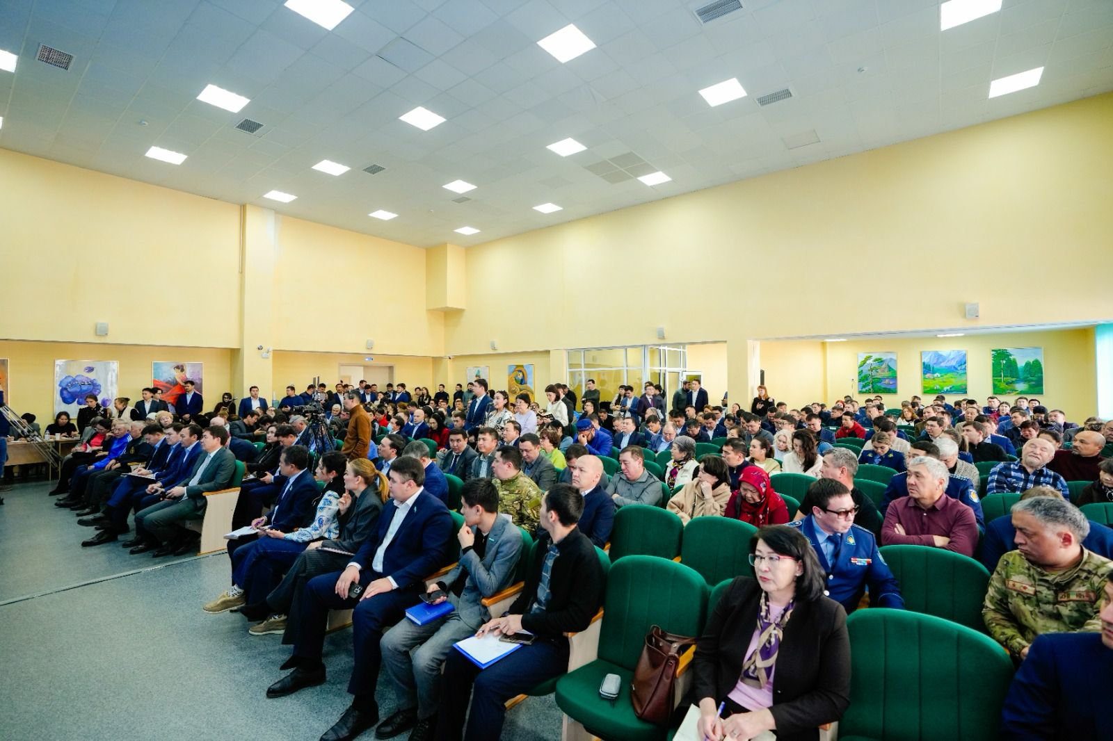 Астана әкімі Есіл ауданының тұрғындарымен есептік кездесу өткізді