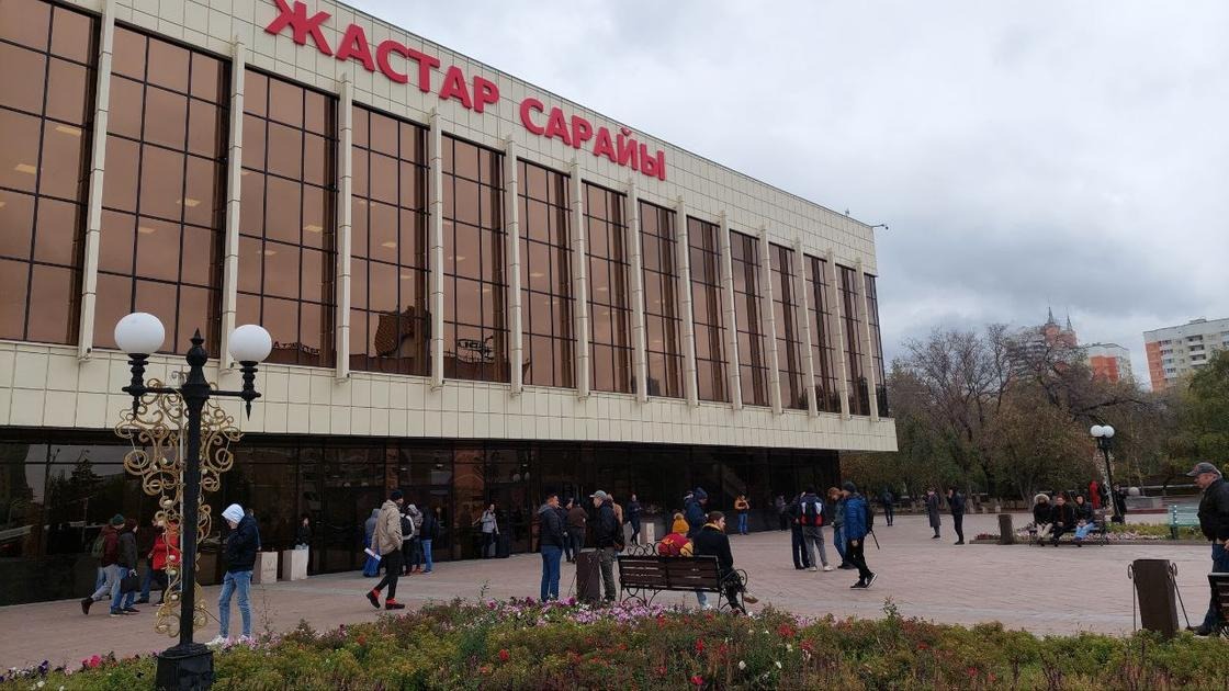 «Менің аулам»: Астанада өнер қызметкерлері ерекше экочелленджді жалғастырды