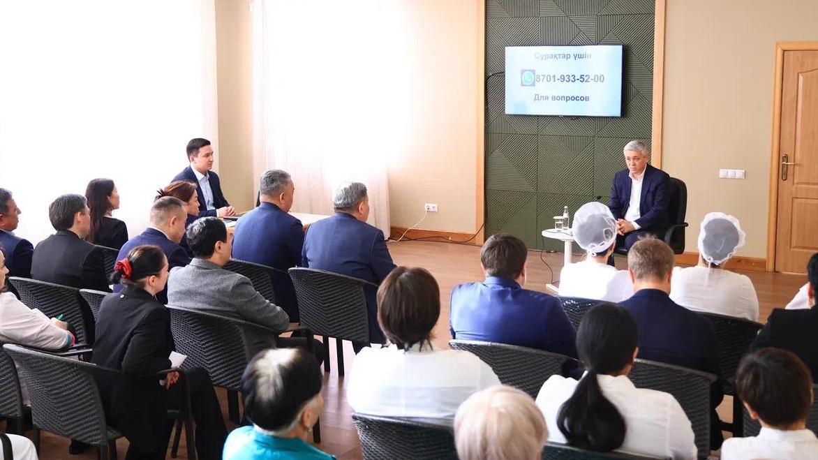 Ермағанбет Бөлекпаев «Қарағанды Нан» жұмыскерлерімен кездесті