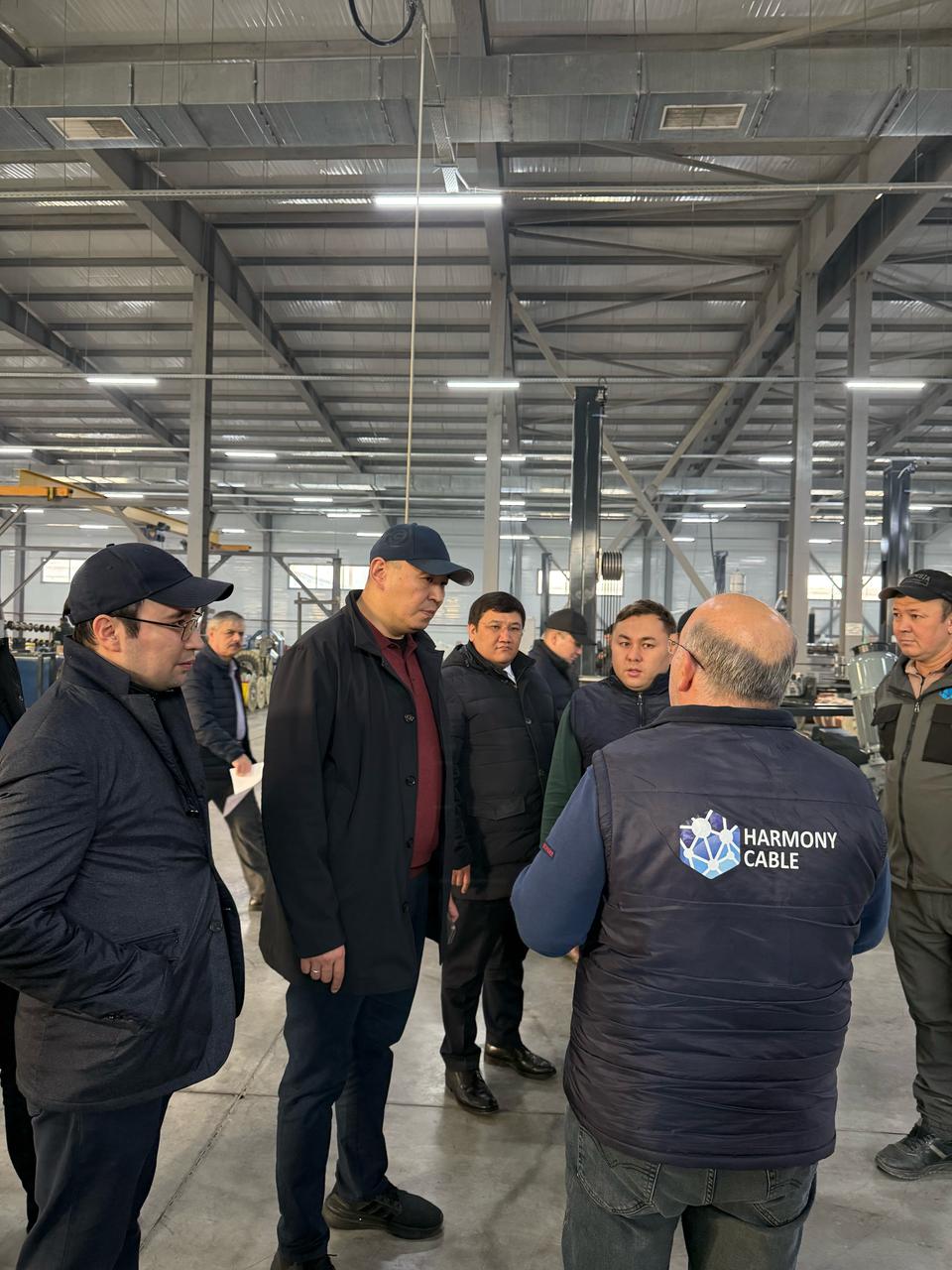 Қанат Шарлапаев Алматыдағы кабель және сым өнімдерін шығаратын зауытта болды