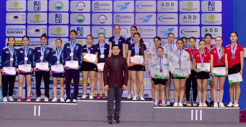 Мысық тангосының жыныстық позициясы Шұлықтардағы аяқ фетиш порно