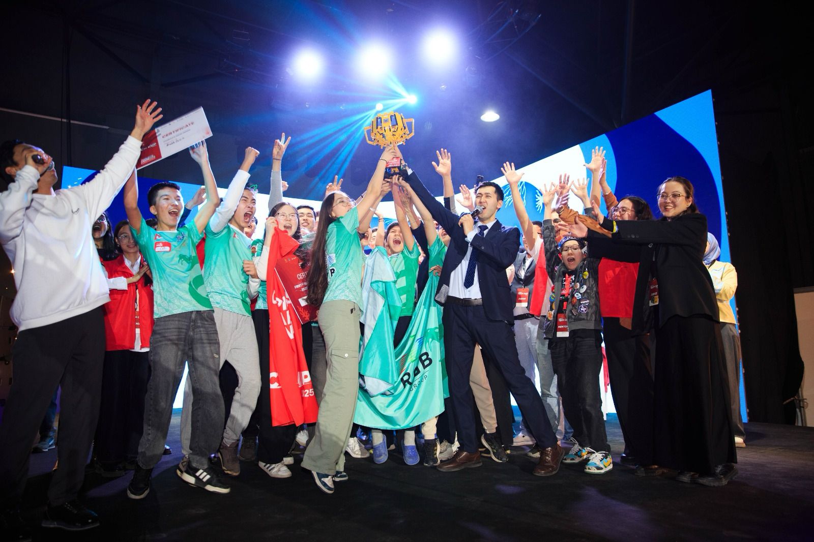 Almaty Tech Cup 2025: казахстанские школьники получили право на участие в восьми мировых чемпионатах по робототехнике и дронам