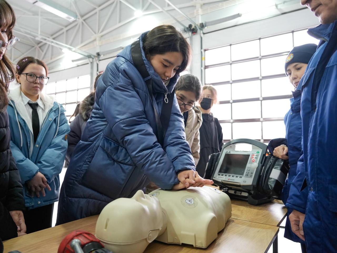 Елордалық мектеп оқушылары өрт сөндіру бекетінің жұмысын өз көзімен көрді