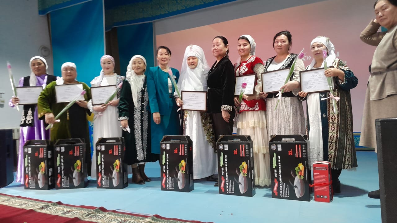 Интернетте отбасылық доспен жыныстық қатынас