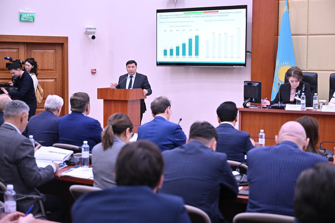 Салық кодексінің жобасына енгізілетін жаңа түзетулер Мәжілісте өткен дөңгелек үстел барысында талқыланды
