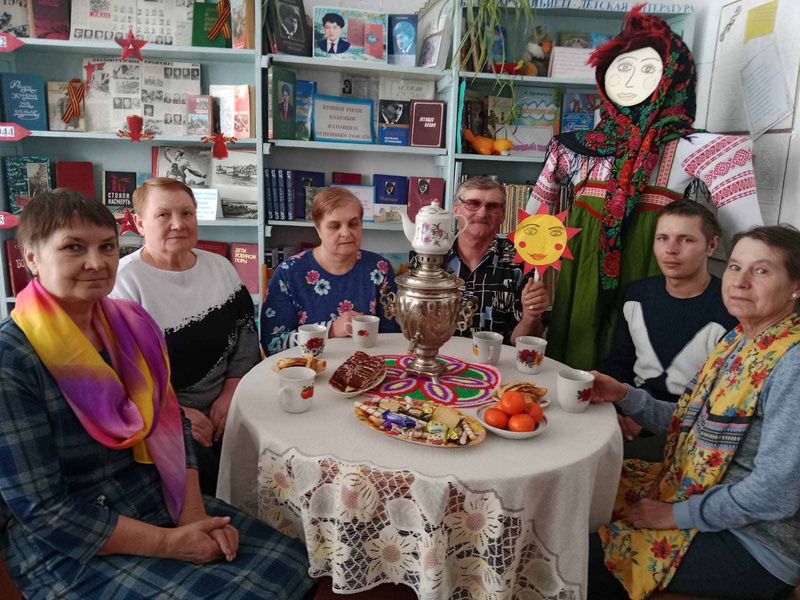 Библиотечные посиделки " Где блины, там и мы".