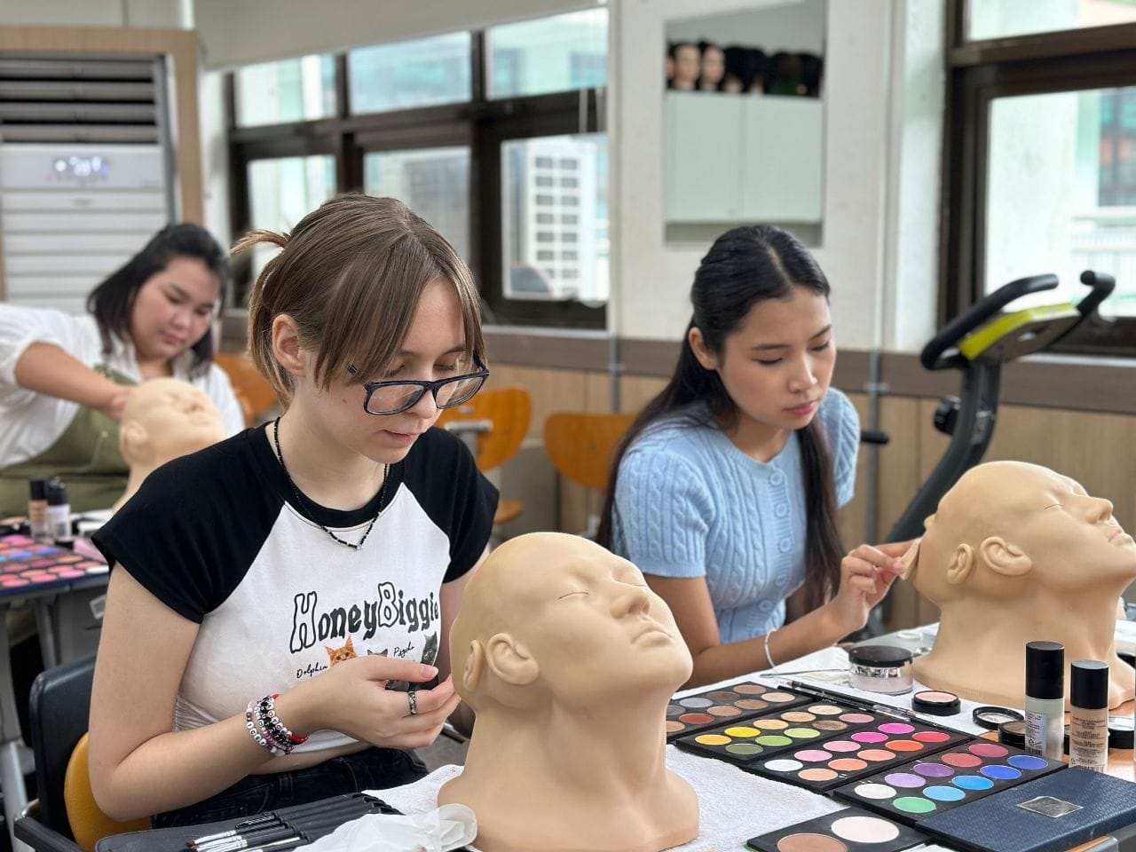 Елордалық студент Оңтүстік Кореяда тағылымдамадан өтіп, білімін өзгелерге үйретіп жүр