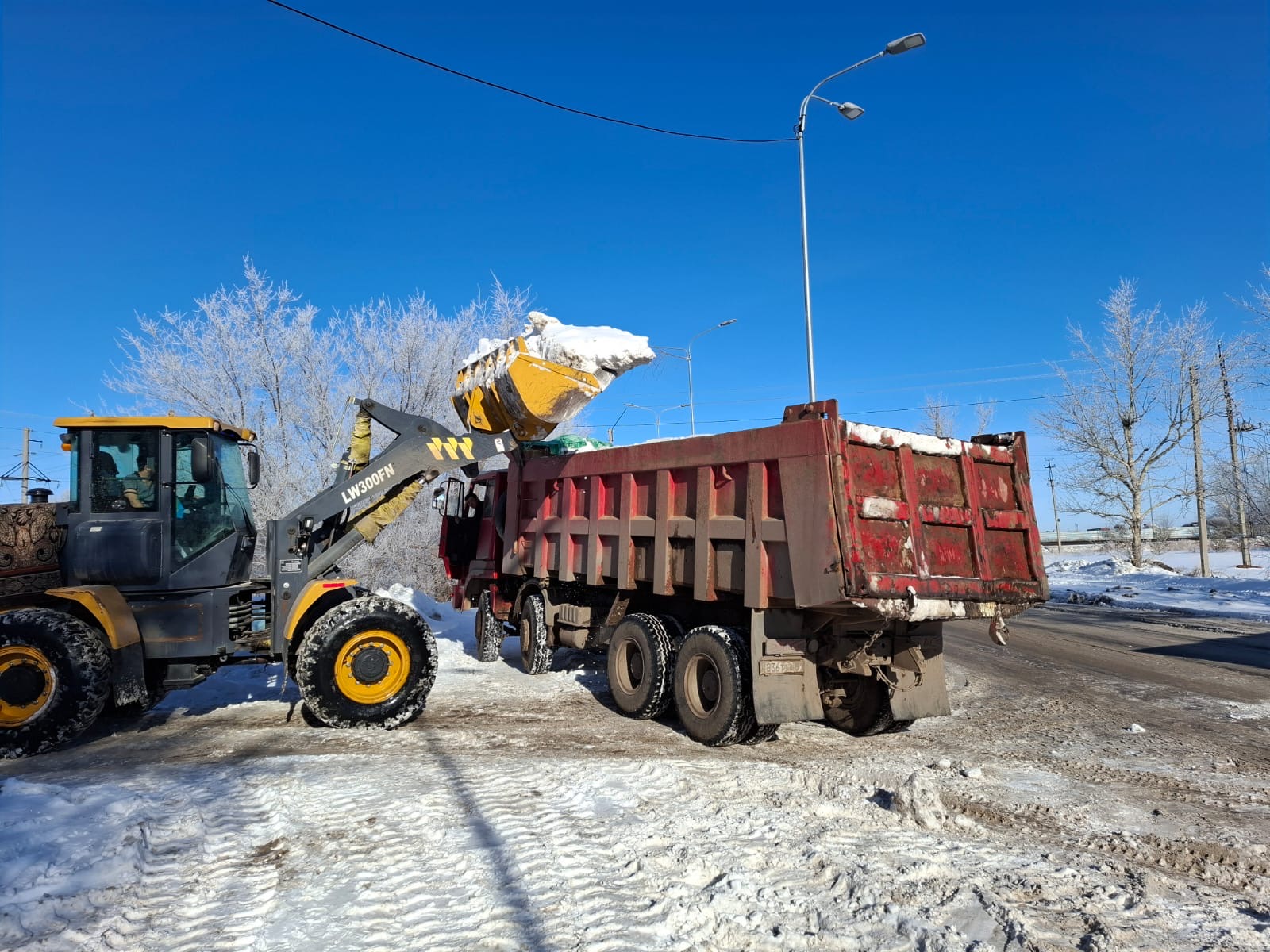 Астанада 2 600-ден астам жол жұмысшы қар күреуге жұмылдырылды