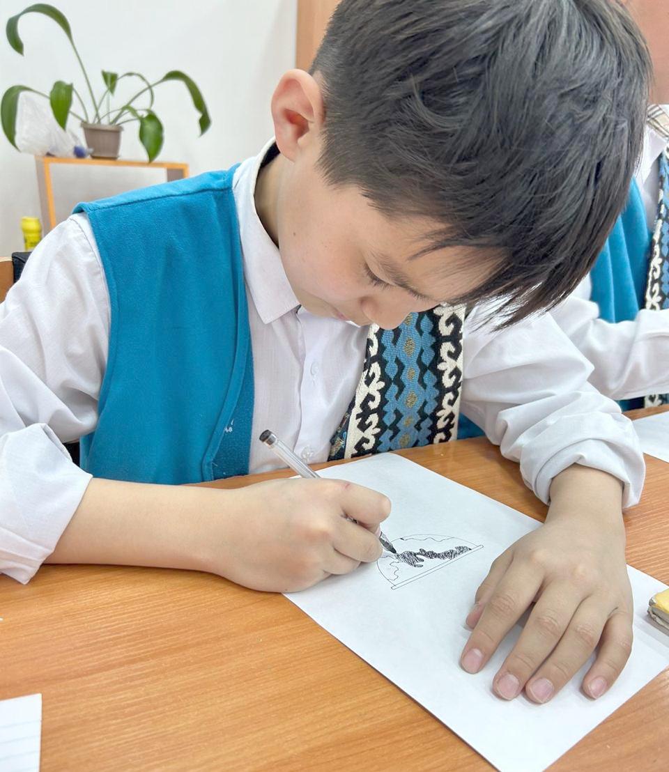 Қала оқушыларының суреттерінде салауатты өмір салтын жүргізу