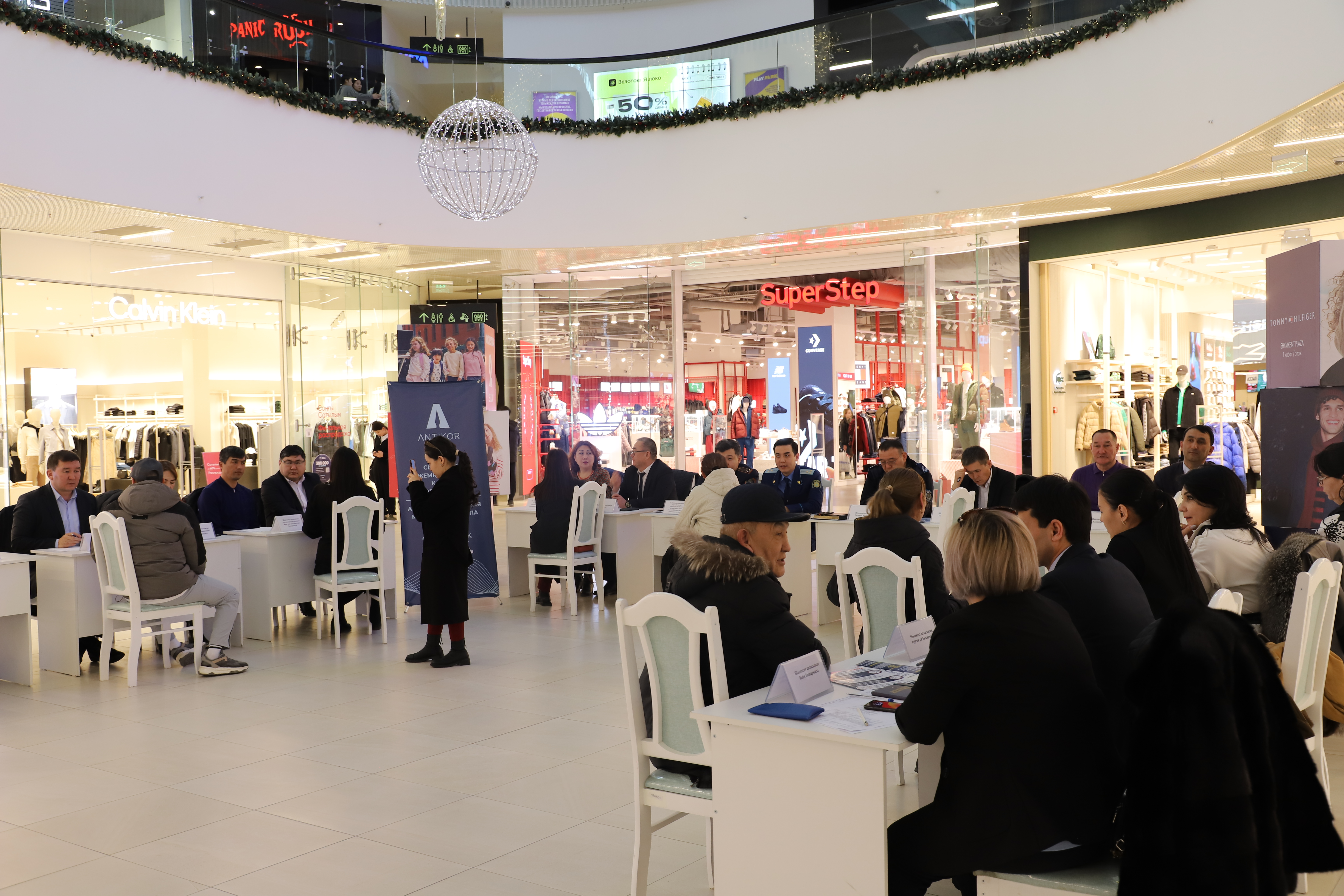 Заң мен тәртіп: Shymkent Plaza-да тұрғындарға заңгерлік кеңес ұйымдастырылды