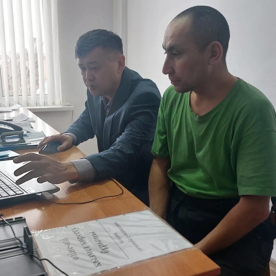 В соответствии с поручением Главы государства Министерство экономики и бюджетного планирования Республики Казахстан 15 апреля 2013 года разработан проект Закона Республики Казахстан "О государственных услугах", вступивший в силу государственные услуги Закон РК "О государственных услугах" направлен на улучшение условий жизни населения путем оказания государственных услуг на новом качественном уровне. В этой связи, в администрации на постоянной основе ведется работа по оказанию государственных услуг населению.