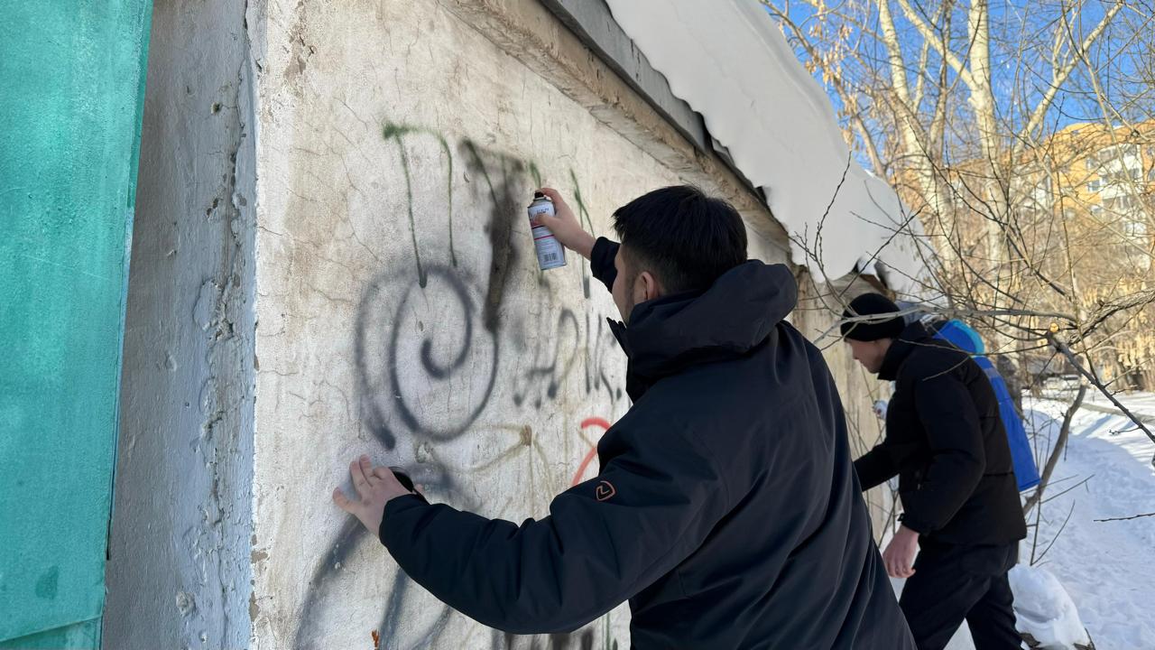Опасную рекламу уничтожают в Астане
