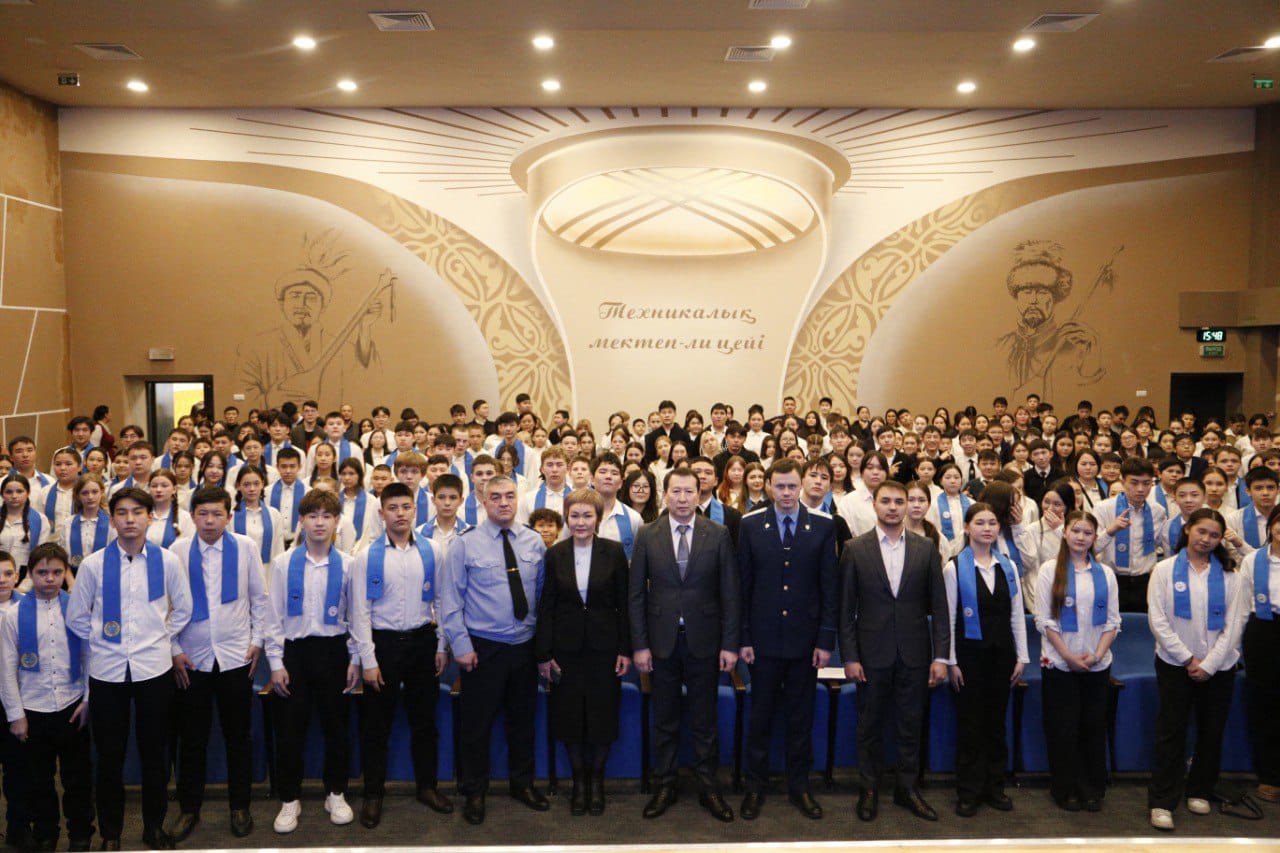 В городе Кокшетау состоялось торжественное мероприятие по вступлению школьников в ряды молодежного объединения «Жас Ұрпақ»