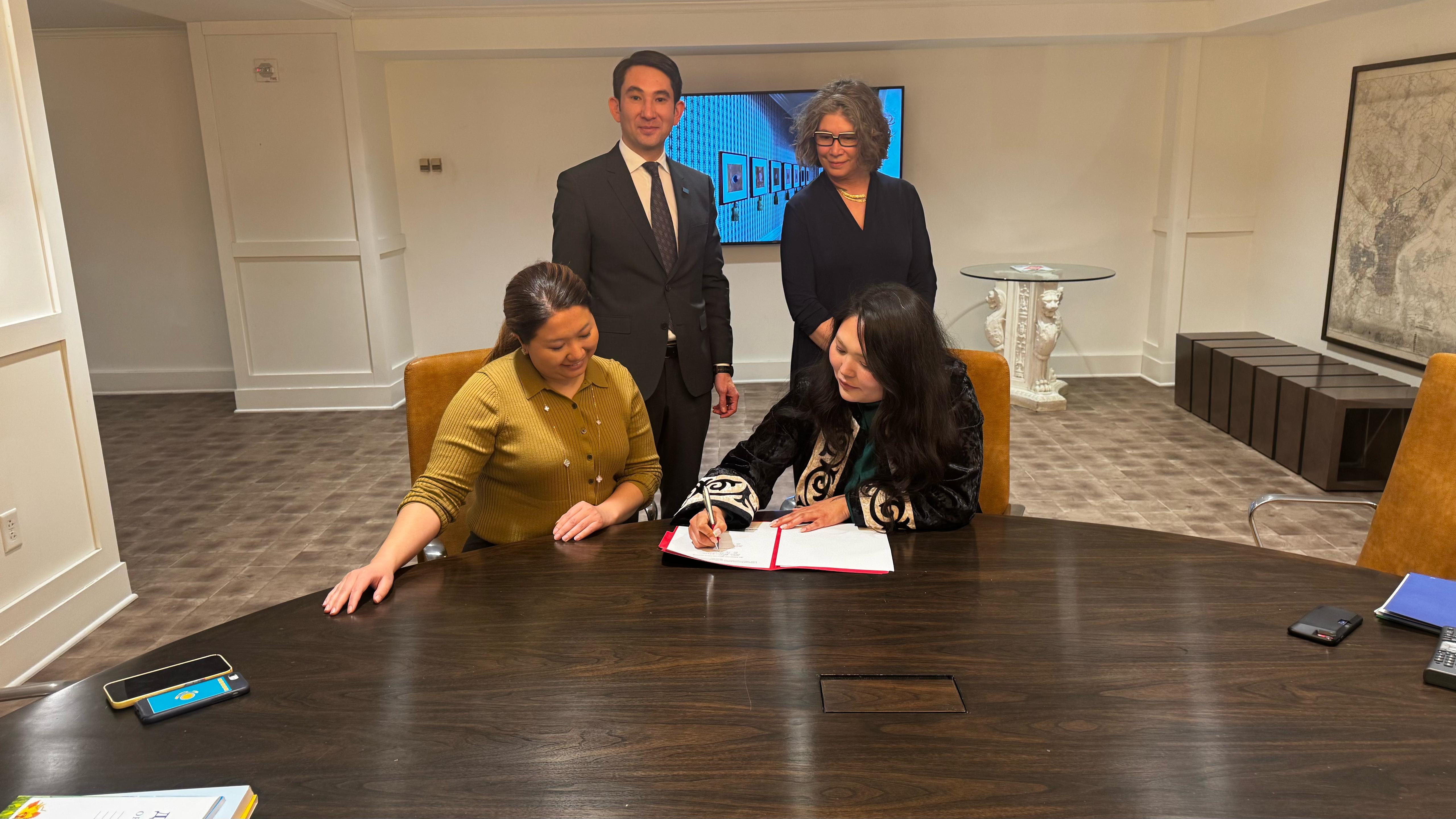 Atamura Publishing House Donates Educational Materials to Kazakh Diaspora in Pennsylvania