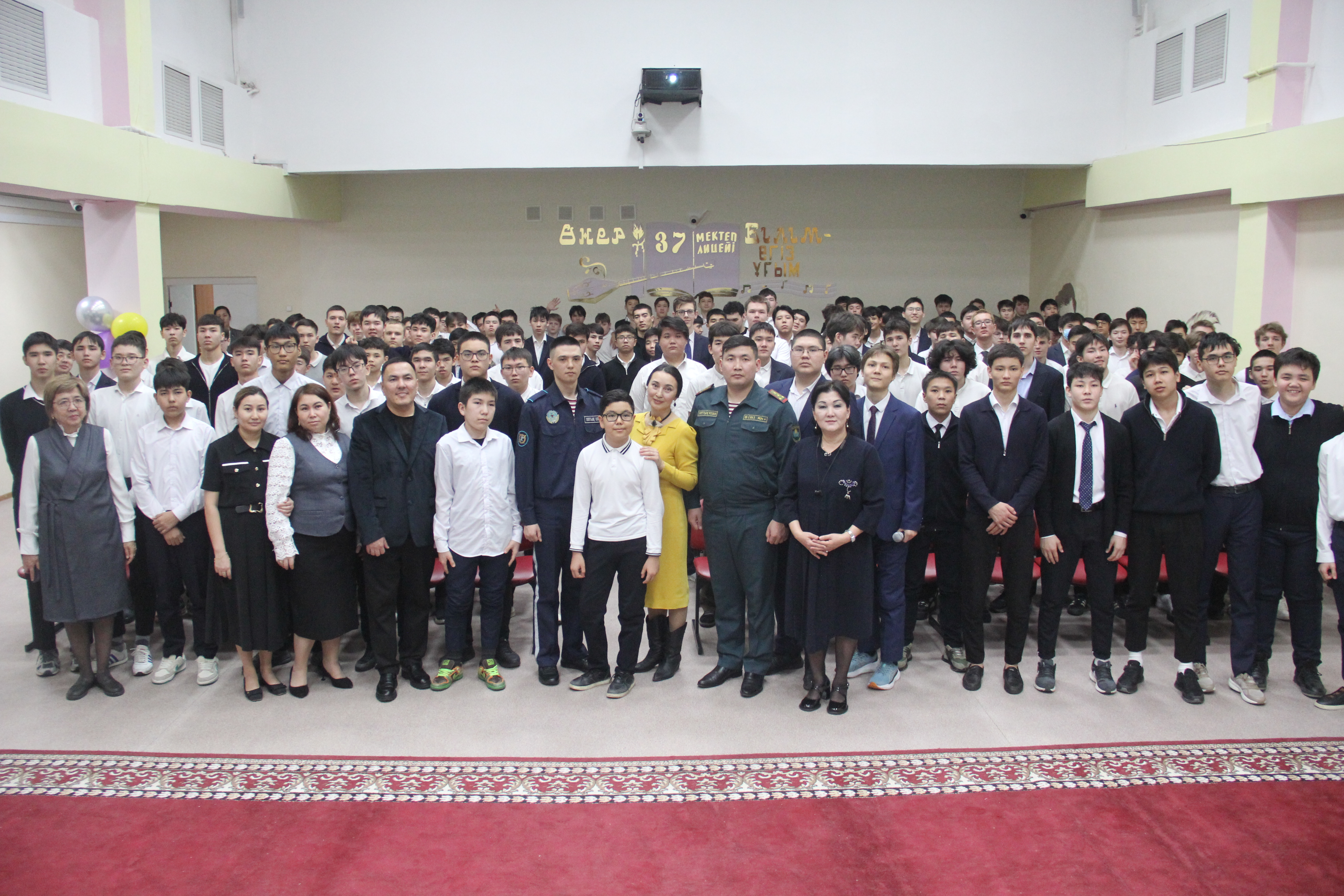 Военнослужащие НацГвардии РК провели встречу с допризывной молодежью в столичной школе-лицее № 37