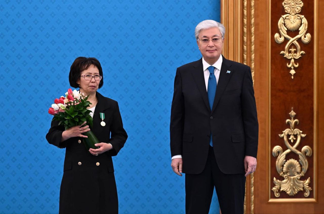 Халықаралық әйелдер күні қарсаңында Мемлекет басшысы Қасым-Жомарт Тоқаев мемлекеттік және қоғамдық қызметке cіңірген еңбегі, елдің әлеуметтік-экономикалық және мәдени дамуына қосқан елеулі үлесі үшін бір топ әйел азаматарды&nbsp; мемлекеттік наградалармен марапаттады