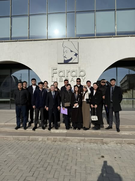 Студенттерімен «Farab» кітапханасы базасына экскурсия өткізілді.