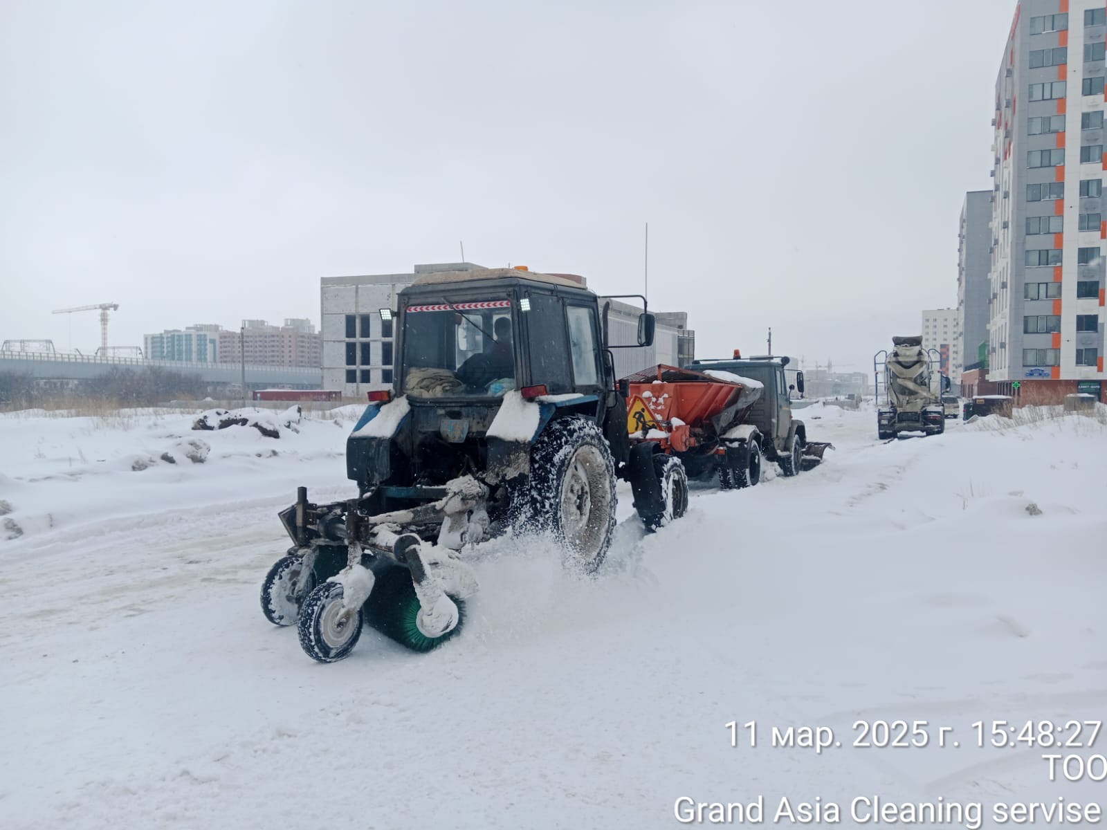 Почти 57 тысяч кубометров снега вывезли за день из Астаны