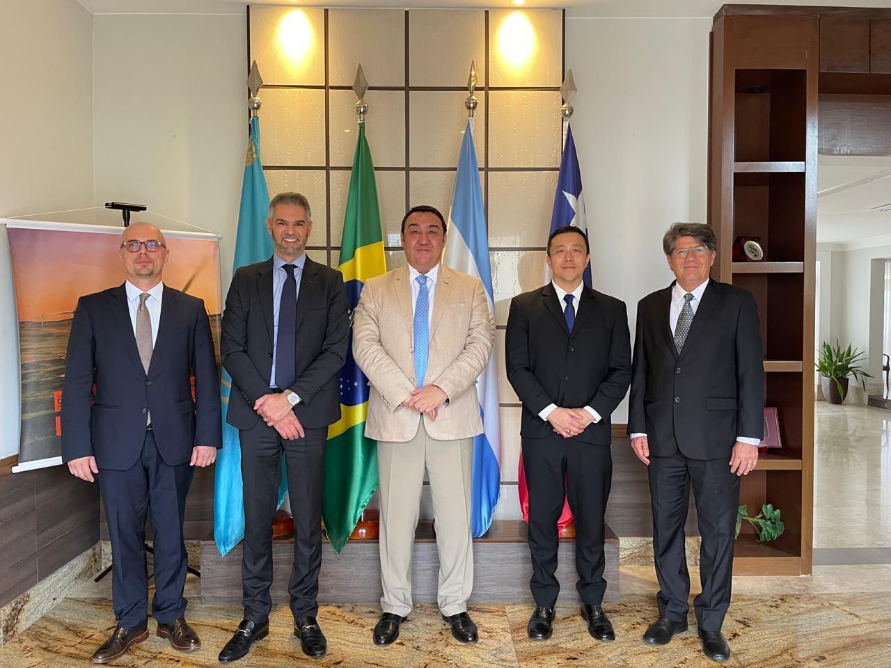 Foram discutidas questões de cooperação no setor de tecnologias da informação (TI)