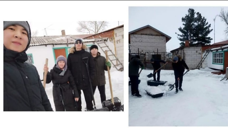 Еріктілер қарт адамдарға көмек көрсетті