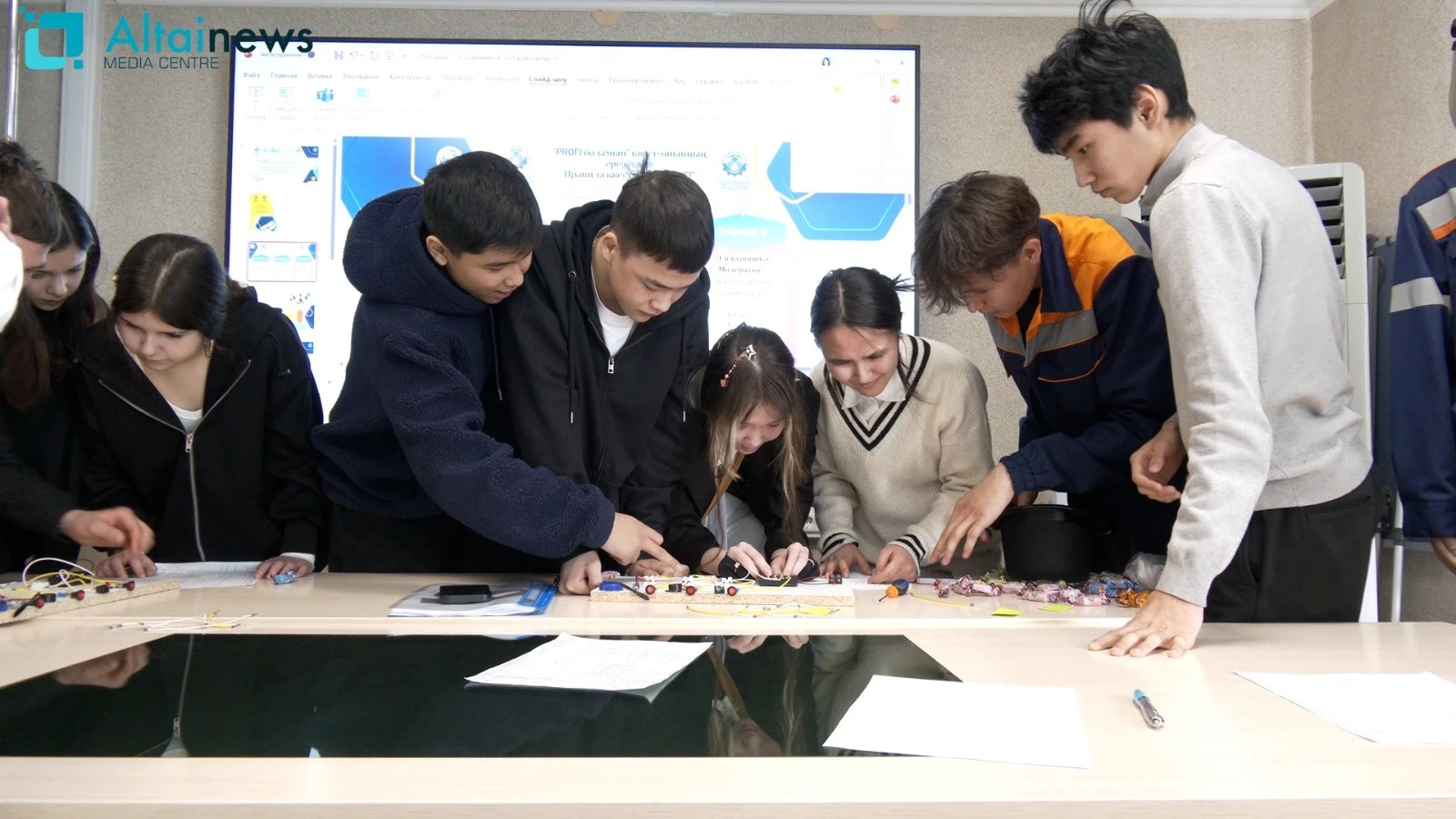 Школьники ВКО побывали на одной из крупнейших ГЭС региона