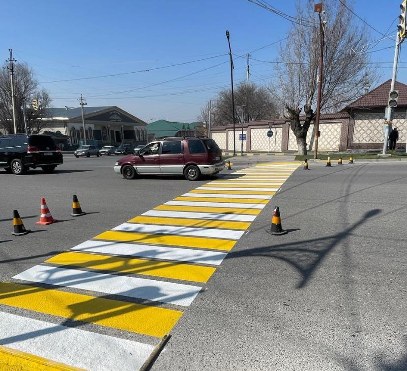 ТҮРКІСТАН: САЙРАМ АУДАНЫНДА ЖОЛ БЕЛГІЛЕРІ ОРНАТЫЛУДА