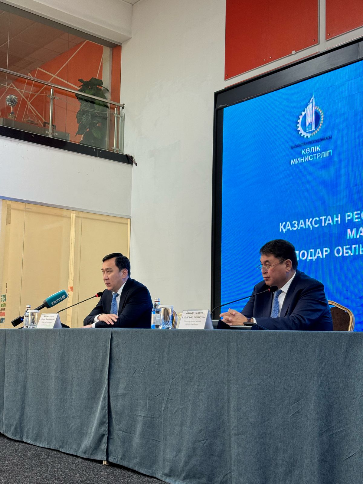 Көлік вице-министрі Мақсат Қалиақпаров Павлодар өңірінің тұрғындарымен кездесті