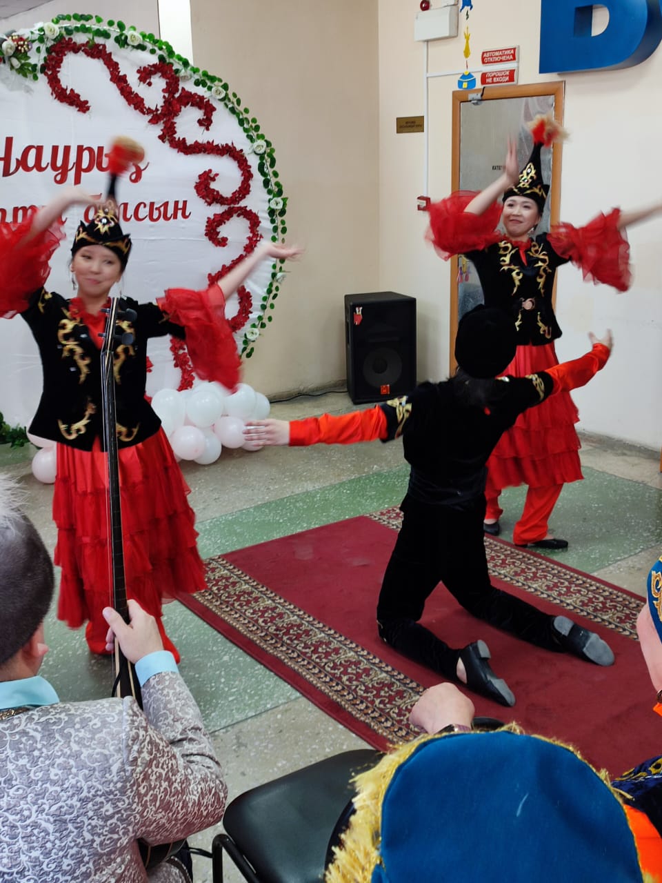 Озари своим лучем великий праздник Наурыз