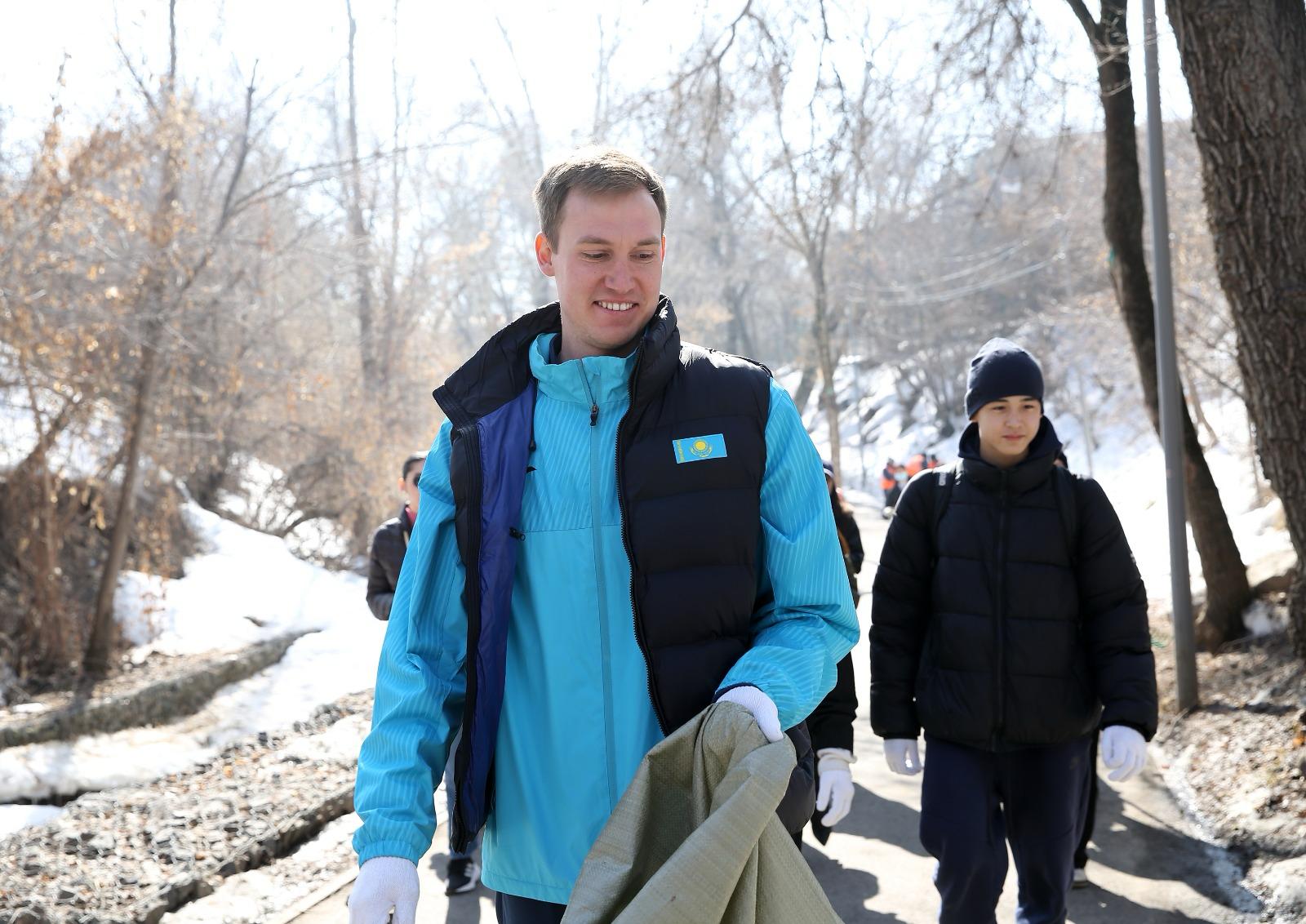 Таза қала-ортақ іс: алматылықтар Терренкурды тазалауға шықты