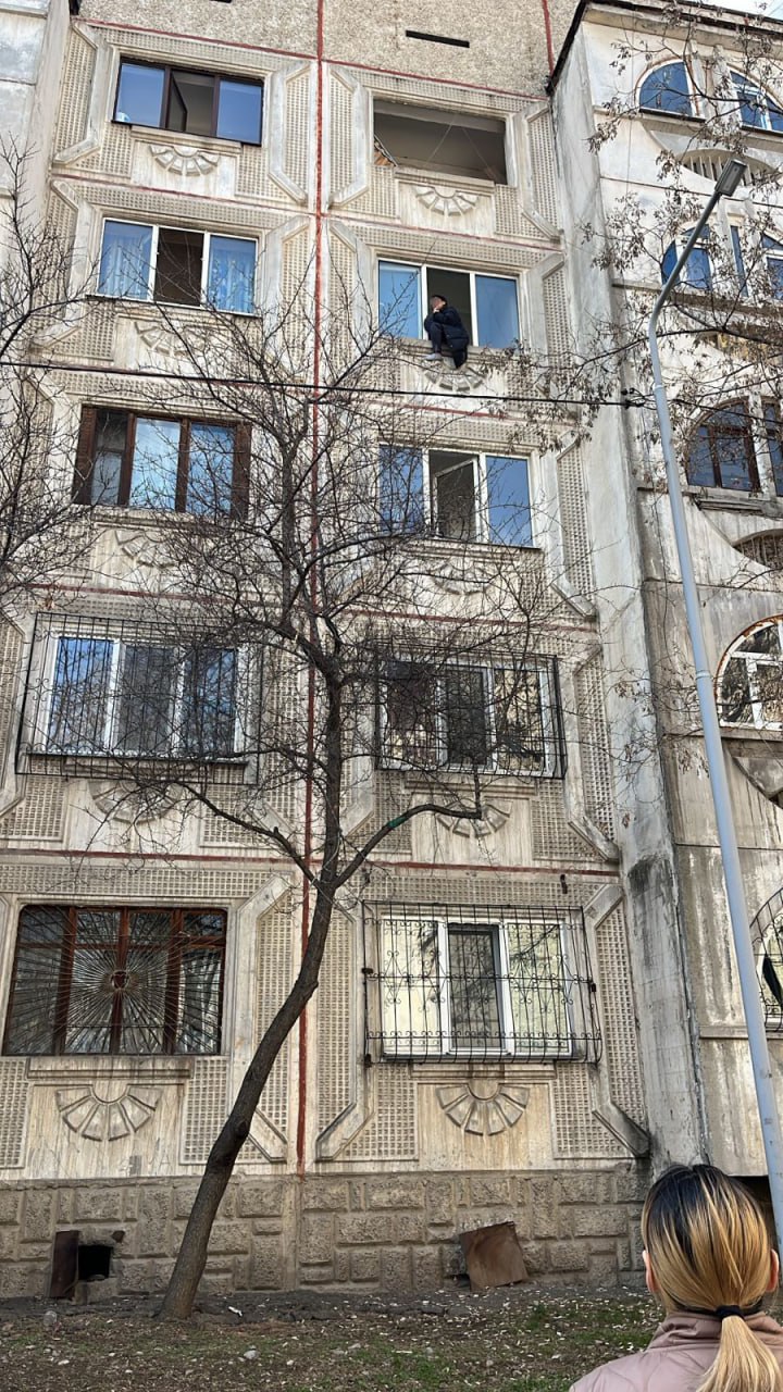 Гвардеец предотвратил трагедию: спас женщину  в Алматы