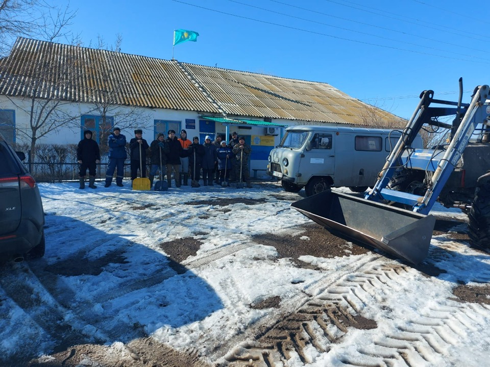 В целях предупреждения паводковых вод в Долинском сельском округе были организованы субботники