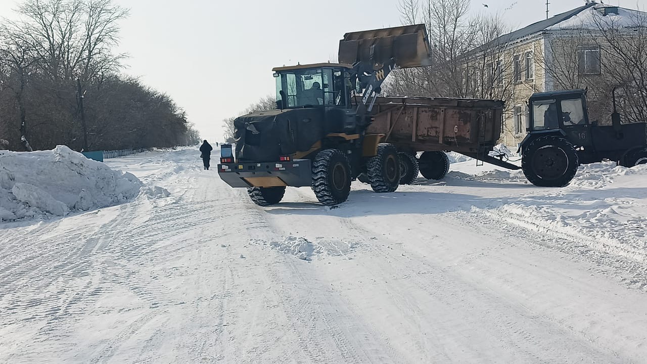 Су тасқынына дайындық жұмыстары жүргізіліп, қапшықтарға инертті материалдар мен дайындалды.