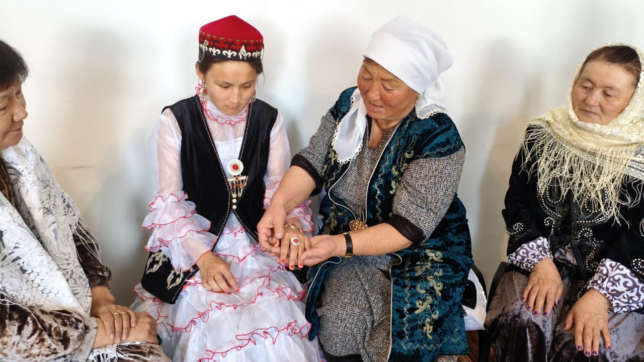 18-наурыз – Ұлттық киім күніне орай «Киім үлгісі – ұлт келбеті» атты ақпараттық шолу өткізілді